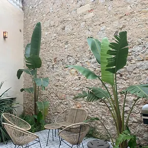 villa-les-fougeres-suite-deluxe-jardin-parking.fr-provencehotel.com/