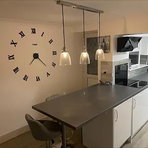https://beautiful-large-one-bedroom-house.yorkshirehotels.net